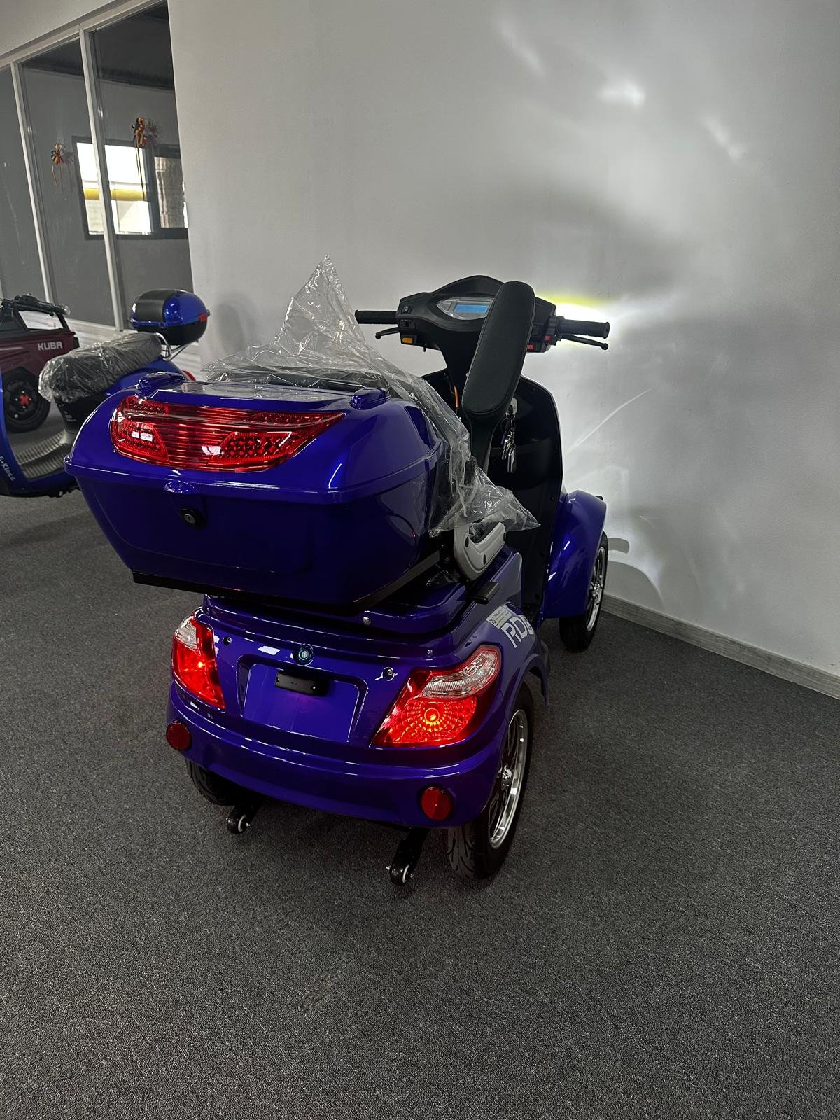Triciclu electric RDB 4T, 4 roti, 1000W, 60V si 25km/h, fara permis