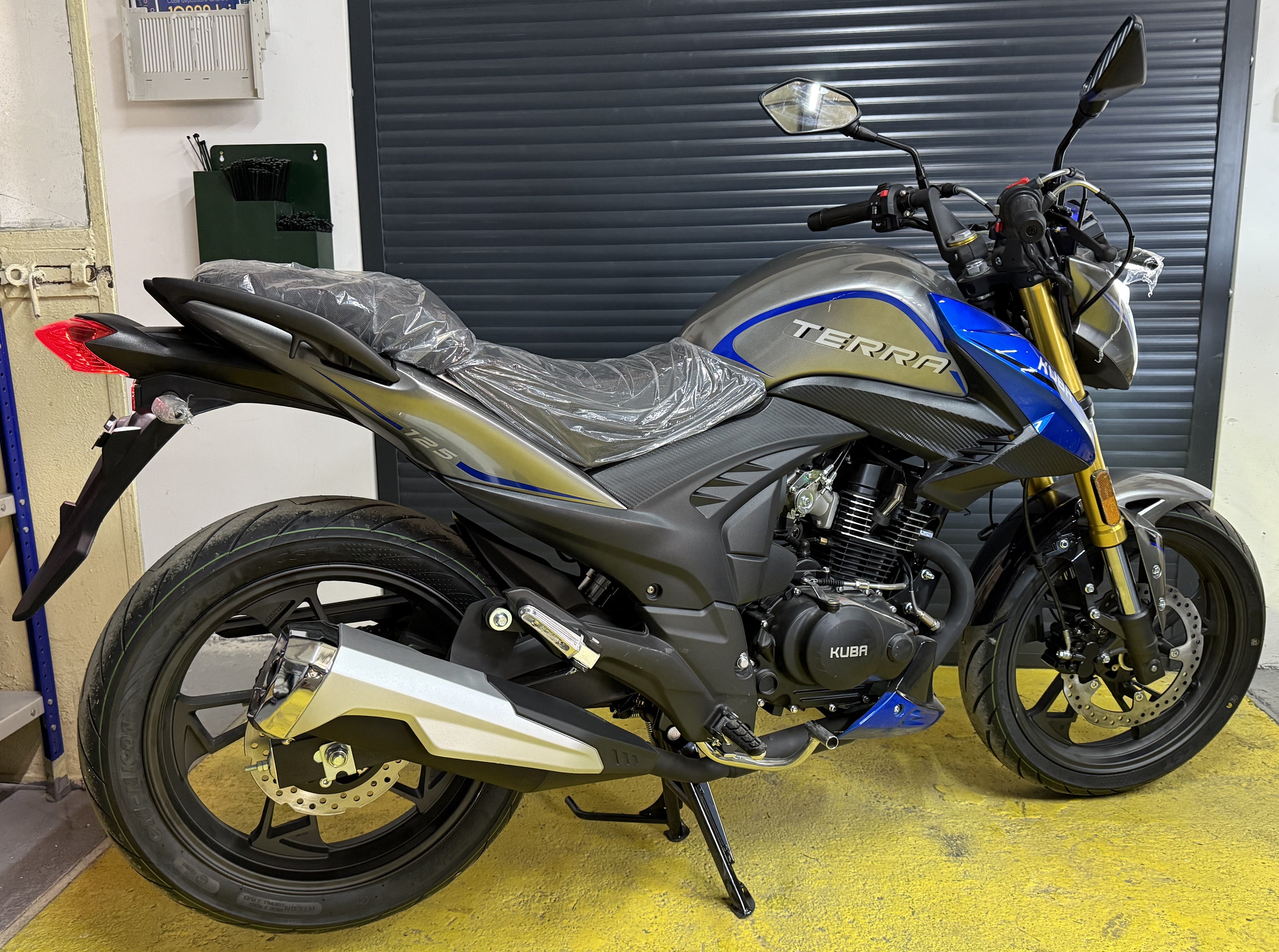Kuba Terra 125 CC, Cutie Manuala, CBS