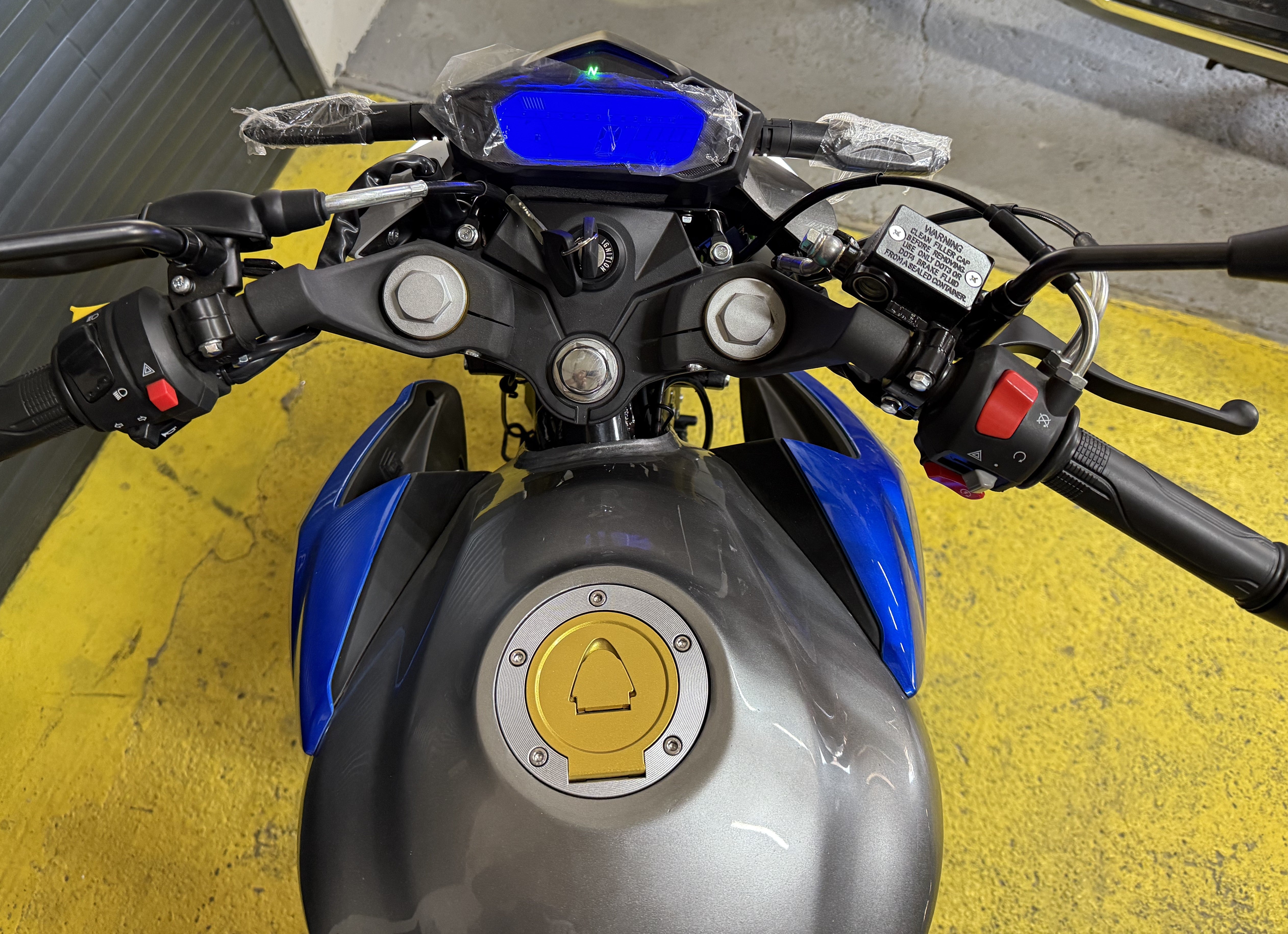 Kuba Terra 125 CC, Cutie Manuala, CBS
