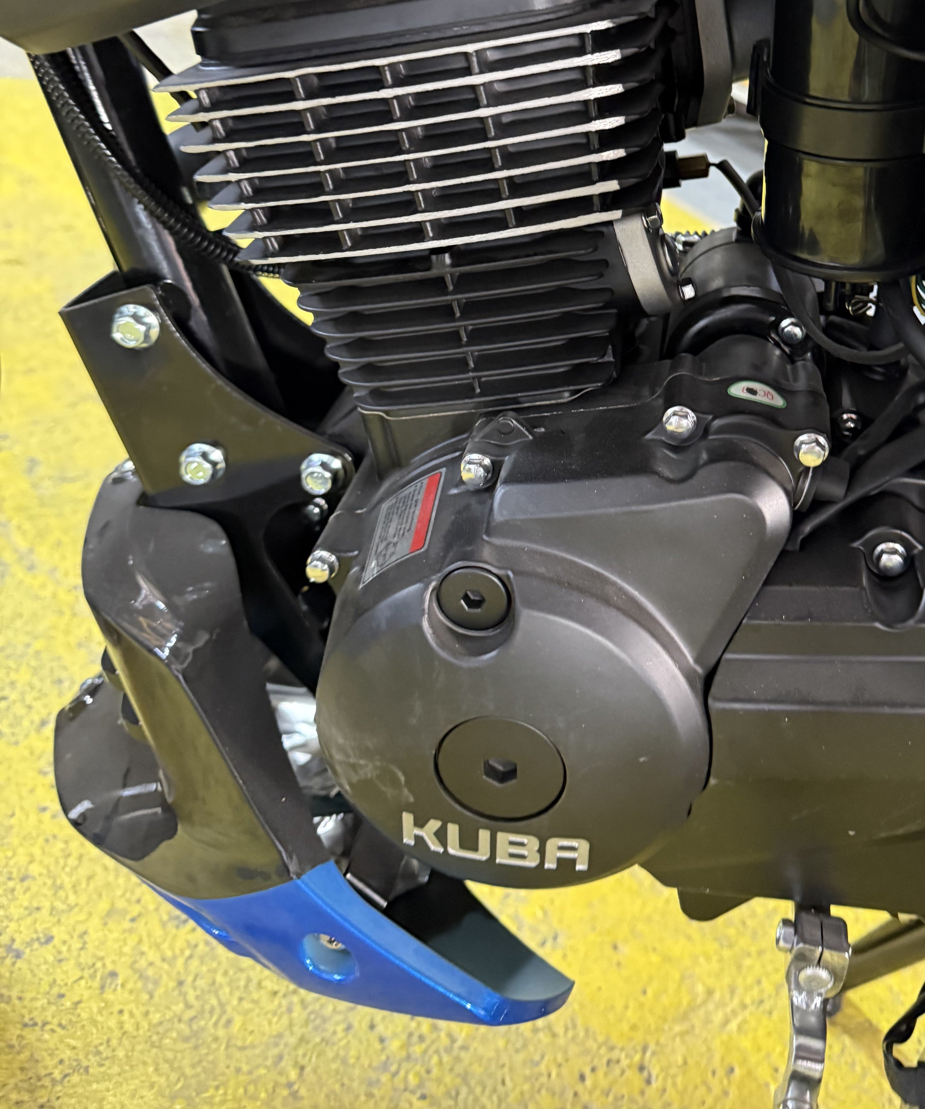 Kuba Terra 125 CC, Cutie Manuala, CBS