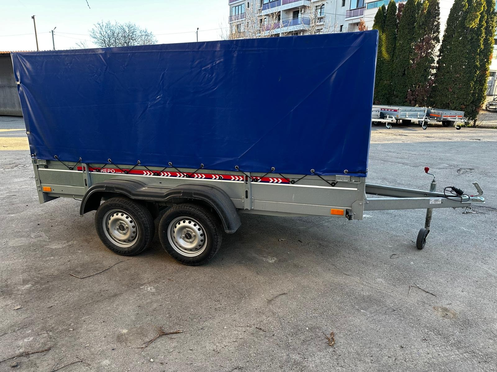 Remorca 750 kg 2 Axe Repo 300x160x30 cm cu prelata 1200 mm util
