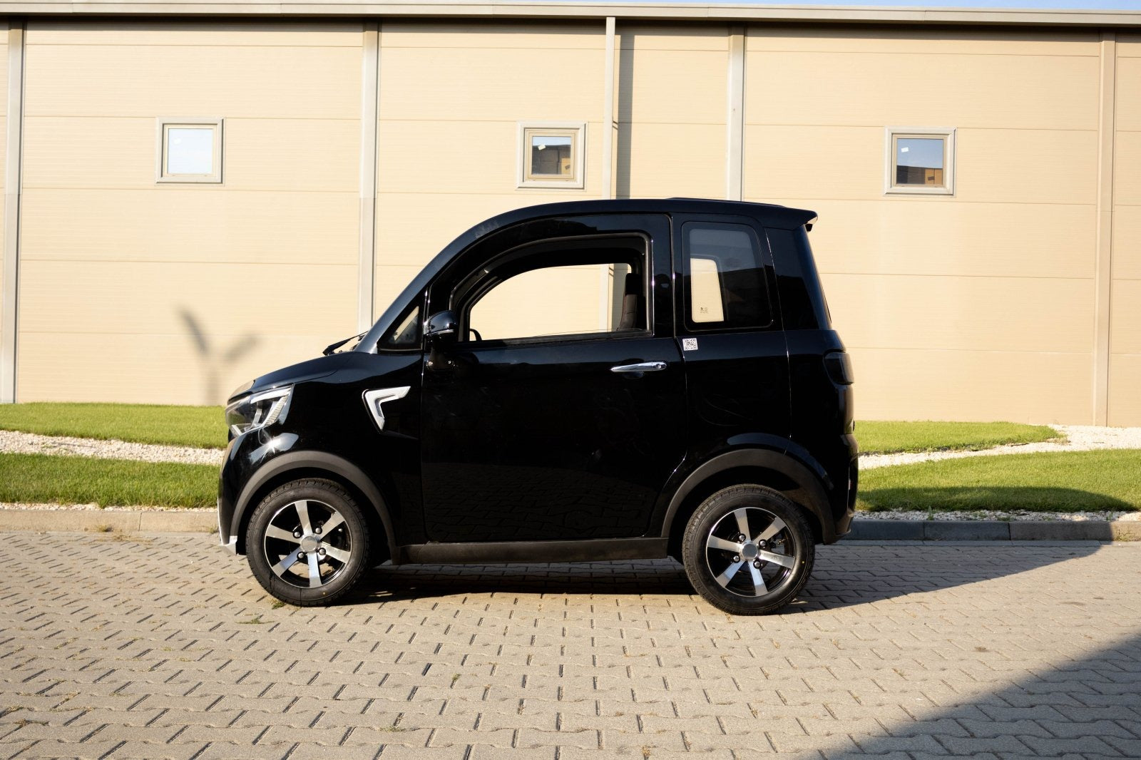 S1 , masina electrica fara permis, 25 km/h, 3000W Max , 6 baterii Gel VRLA 72V, 58 AH