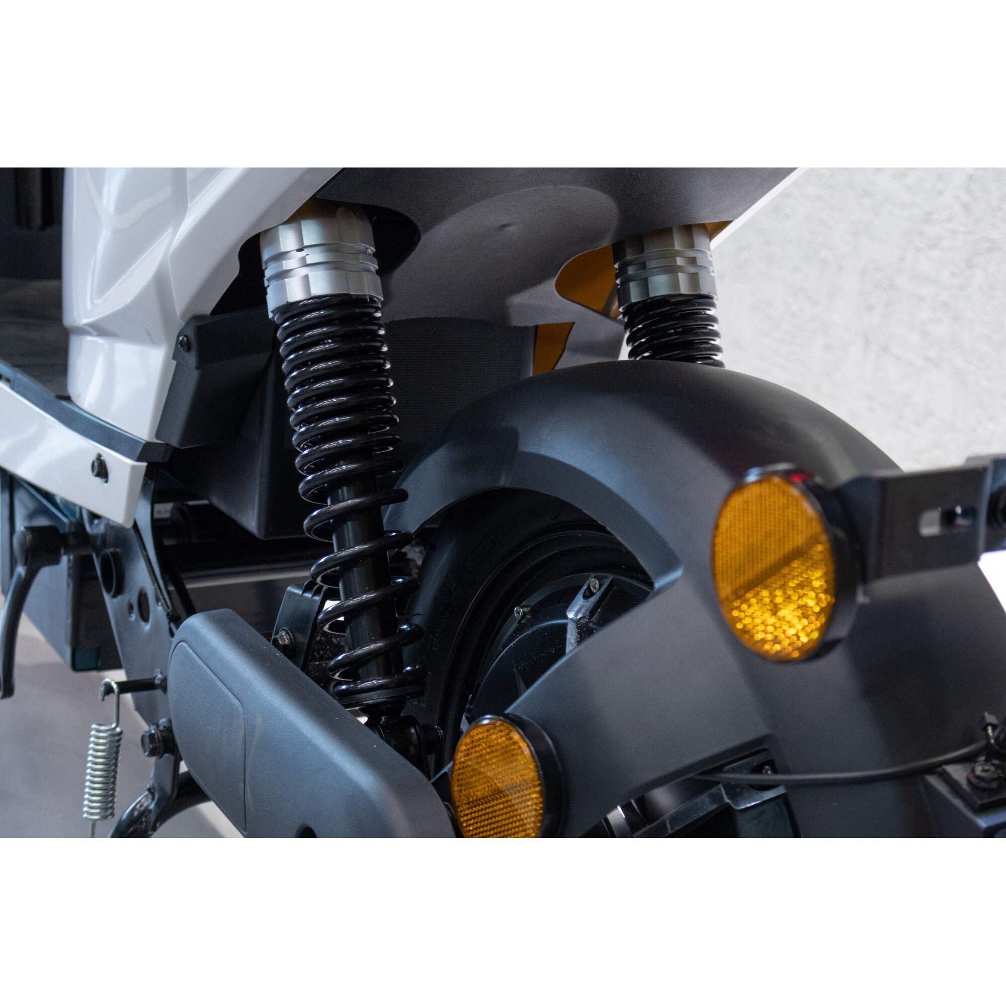RKS Eco Rider MQ, scuter fara permis, echipat cu pedale, omologat RAR